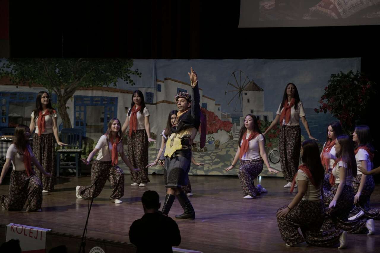 Yönelt Koleji’nden Sanat Dolu Gece: “Kalbim Ege’de Kaldı” Büyük Beğeni Topladı 17